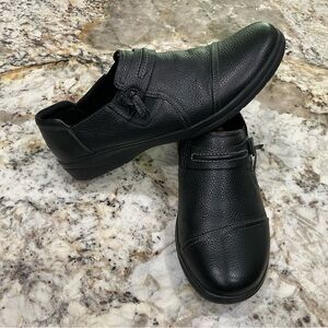 9 M Black Clarks Womens Cheyn Madi Shoes🔥